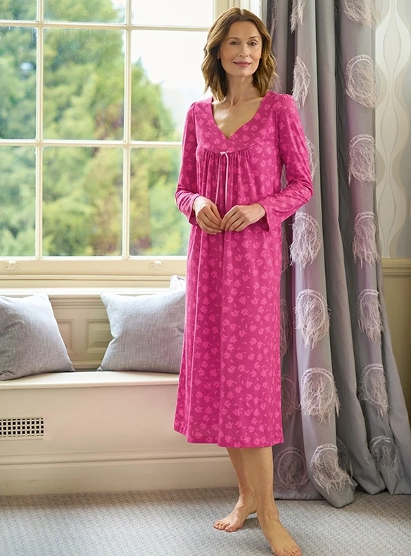Nachtkleid mit Herzausschnitt