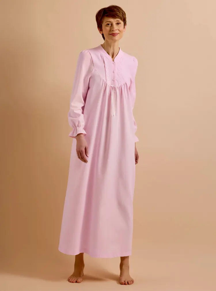 Klassisches Nachtkleid aus Baumwolltwill
